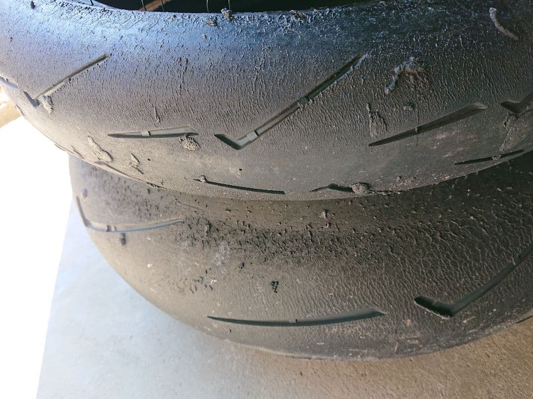 ピレリ スーパーコルサSC V4 120/70R17 200/55R17