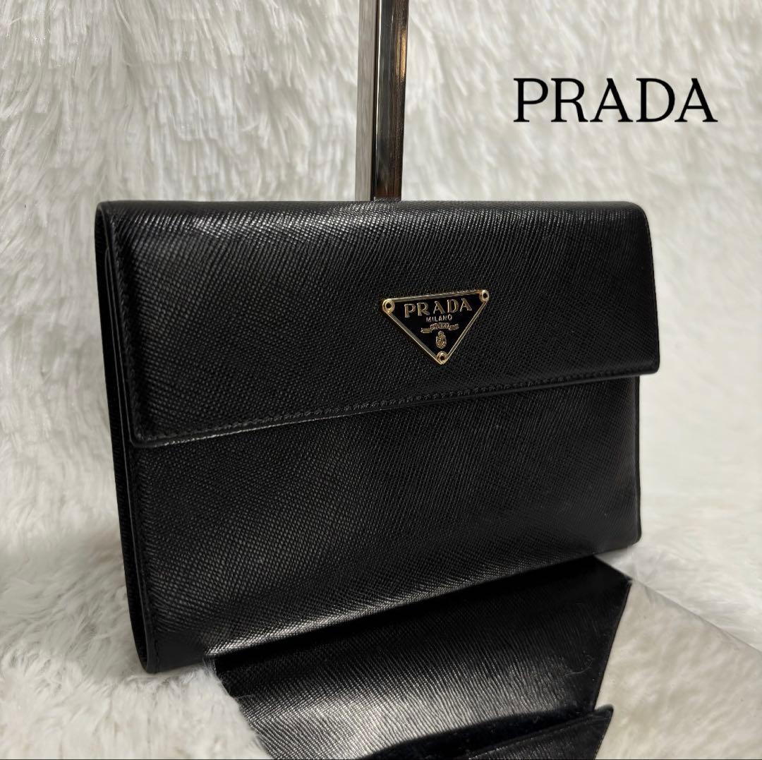 ✨美品✨ プラダ 三角ロゴ サフィアーノ 三つ折り財布 レザー プレート 黒