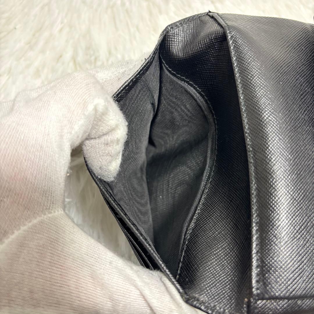 ✨美品✨ プラダ 三角ロゴ サフィアーノ 三つ折り財布 レザー プレート 黒