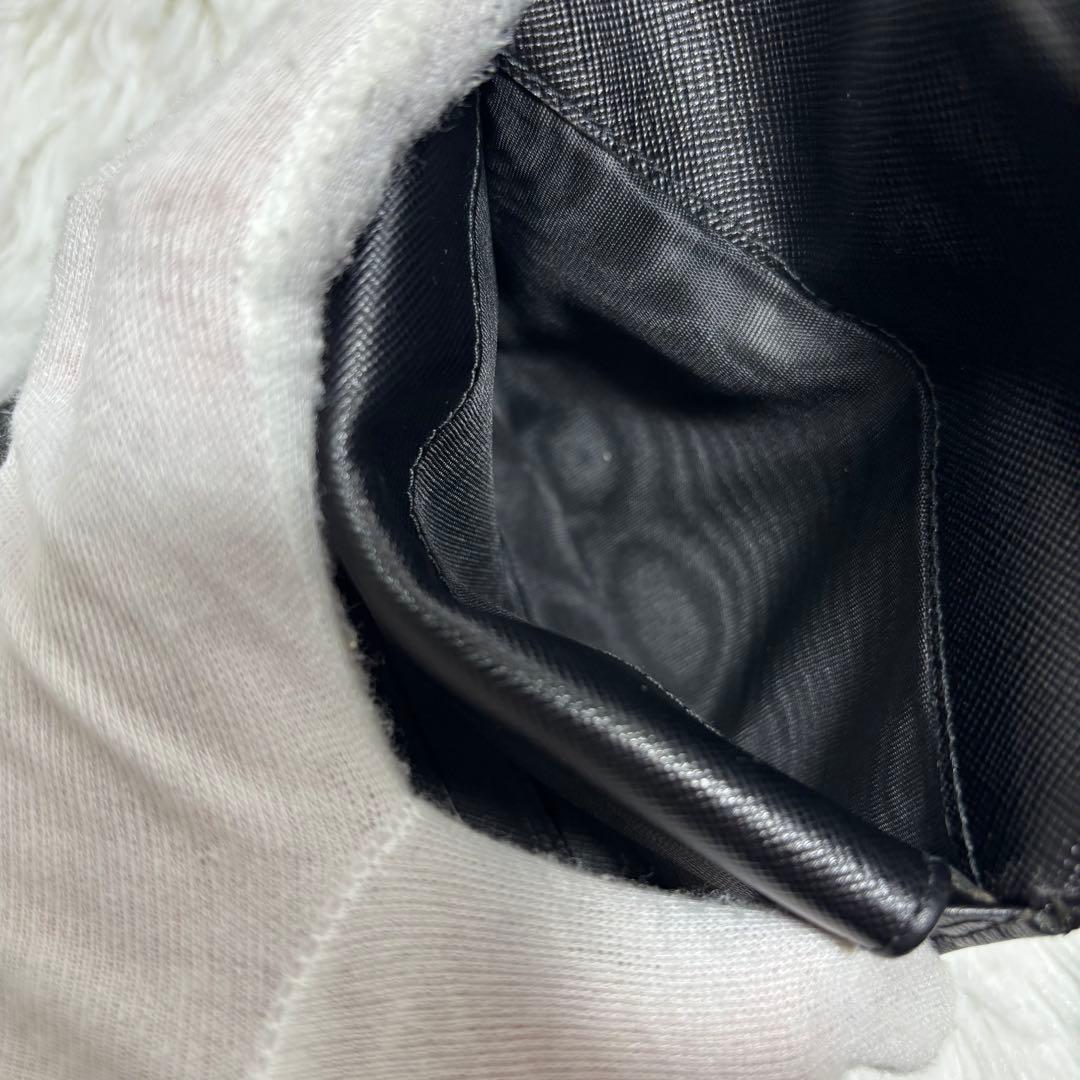 ✨美品✨ プラダ 三角ロゴ サフィアーノ 三つ折り財布 レザー プレート 黒