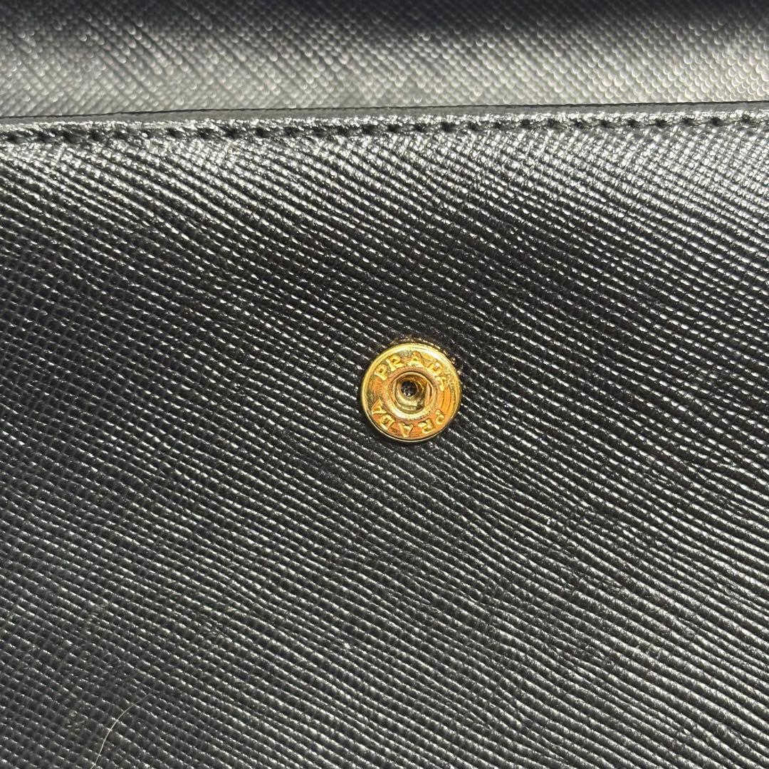 ✨美品✨ プラダ 三角ロゴ サフィアーノ 三つ折り財布 レザー プレート 黒