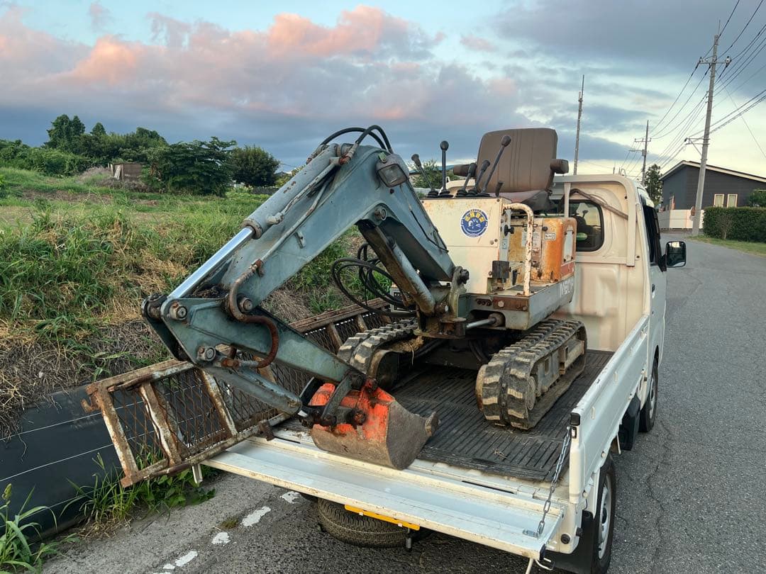 小型バックホー ホワイト/オレンジ