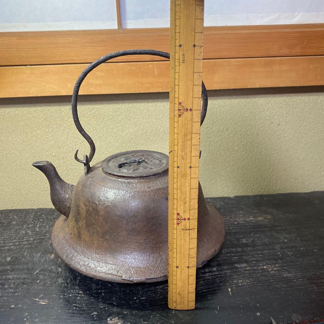 江戸時代　波ウサギ桜チラシ鉄瓶