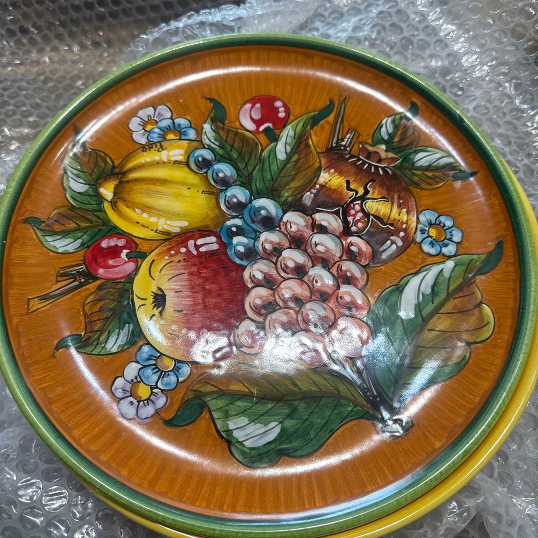 イタリア食器　壁飾り用穴付き