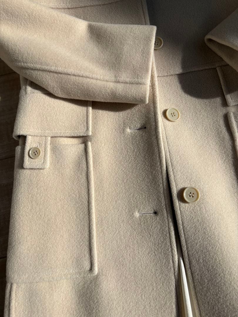 セオリー　オフホワイトのコート