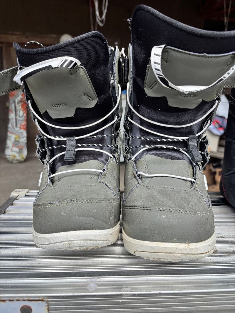 DEELUXE ディーラックス スノーボードブーツ グレー　25.5