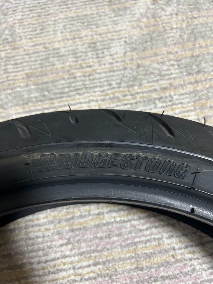 ブリヂストン バトラックスT31 120/70ZR17 2025年製