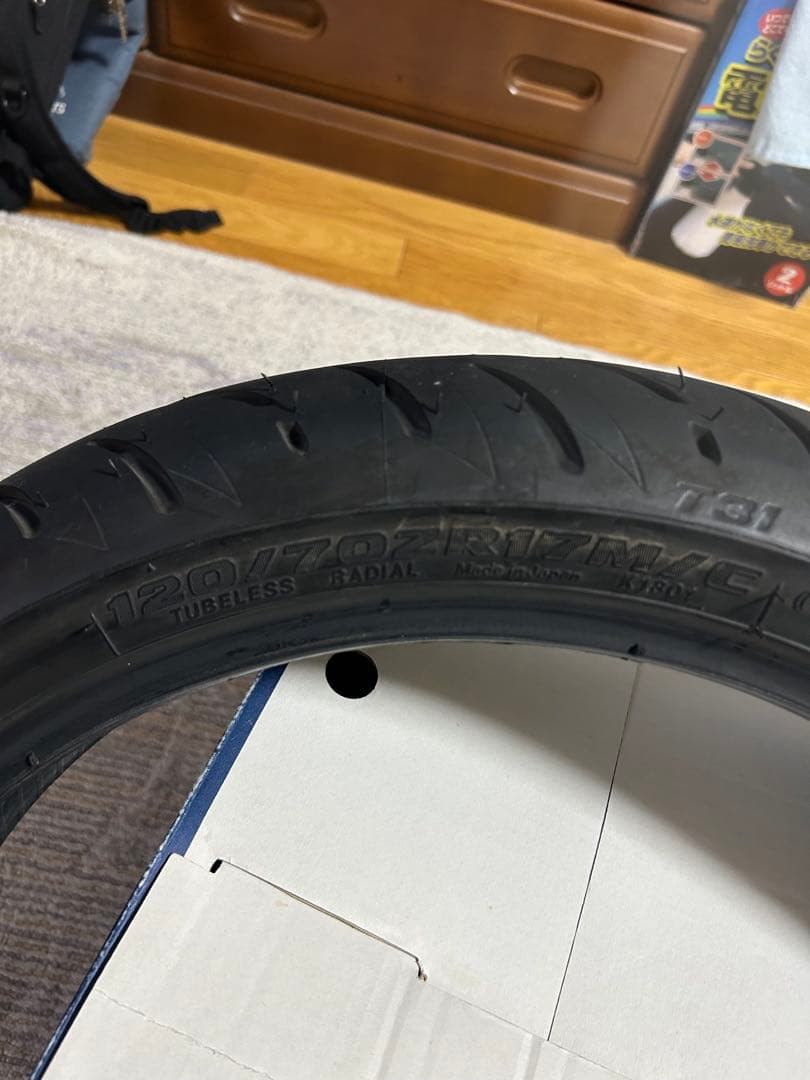 ブリヂストン バトラックスT31 120/70ZR17 2025年製