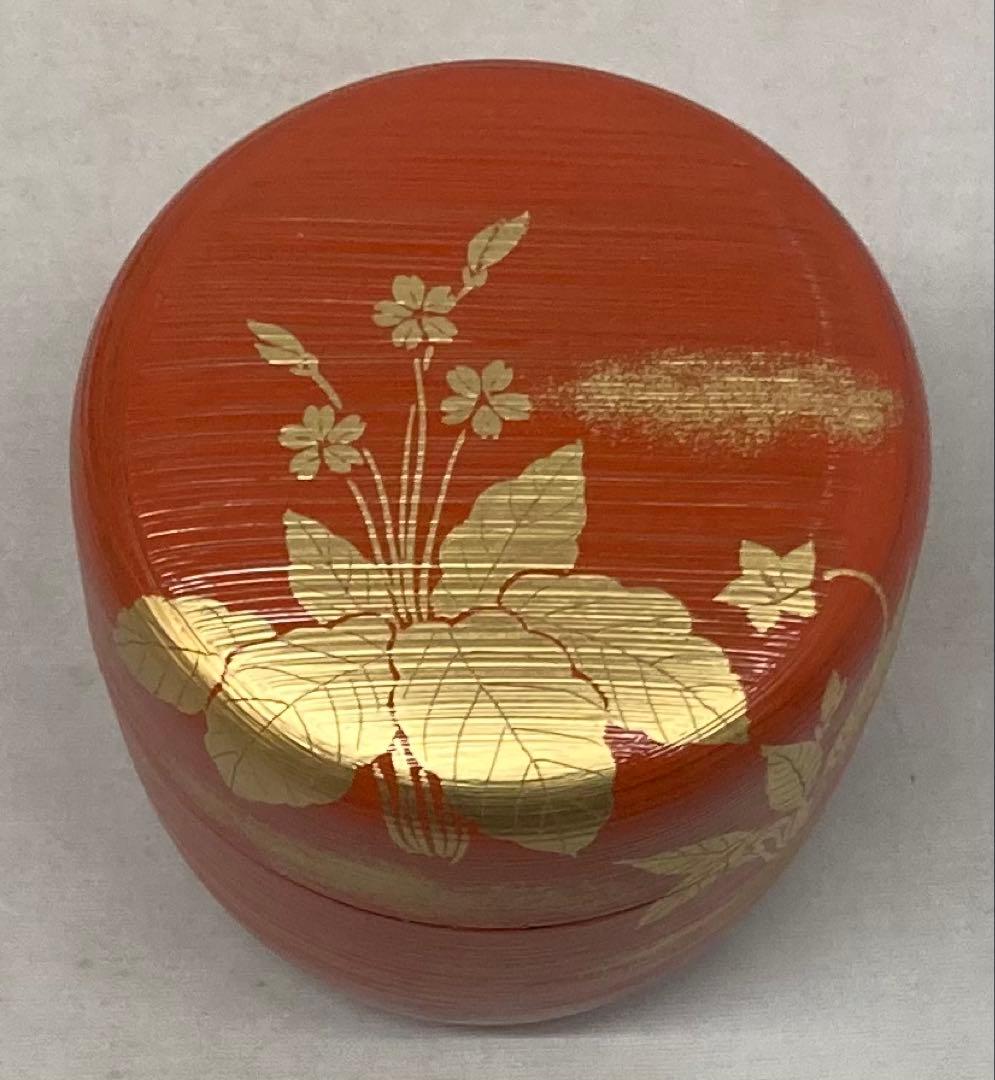 B532b「春の野蒔絵 朱刷目 中棗」熊谷秀穂作　共箱　薄茶器　茶道具