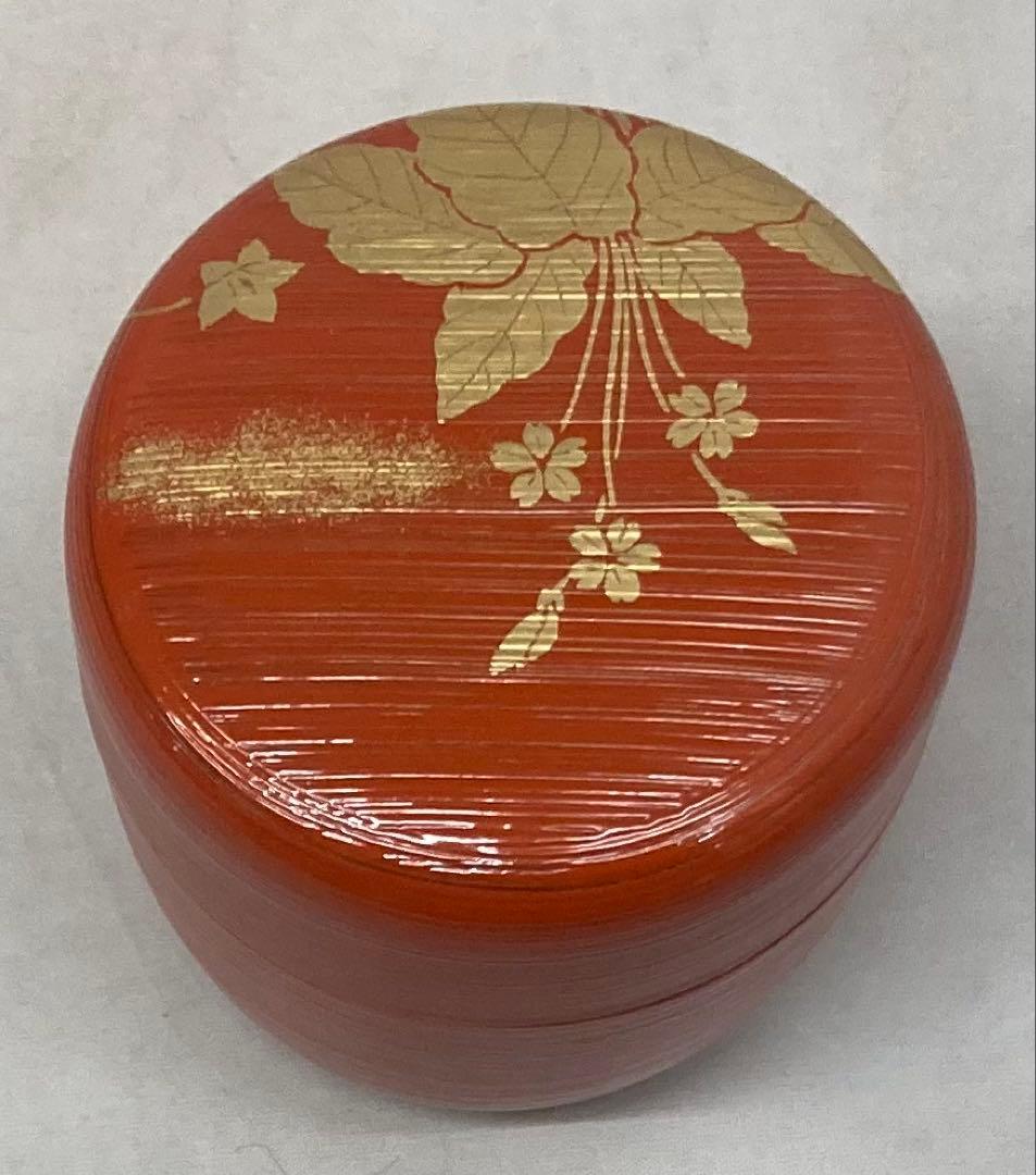 B532b「春の野蒔絵 朱刷目 中棗」熊谷秀穂作　共箱　薄茶器　茶道具