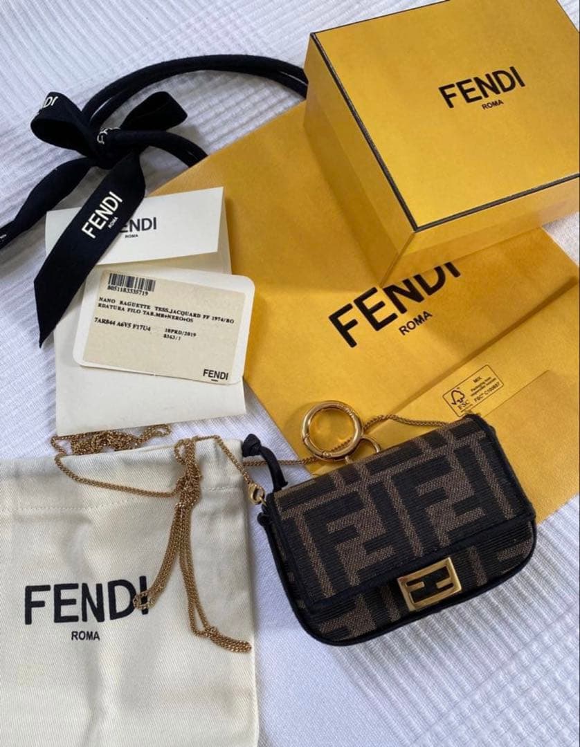 FENDI ナノバケット　超美品　ミニバッグ　ポーチ