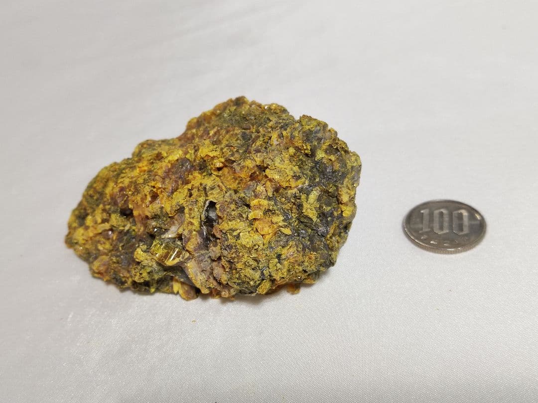 パワーストーン　天然石　原石　オーピメント　287g　No.377