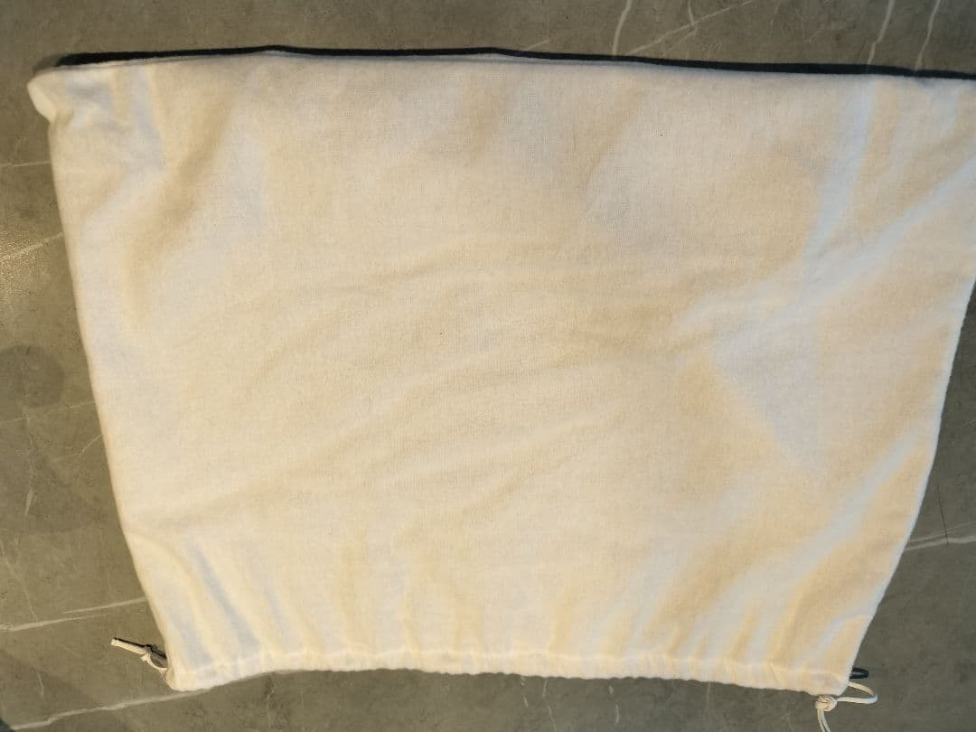 プラダ　スタッズ付きネイビートートバッグ