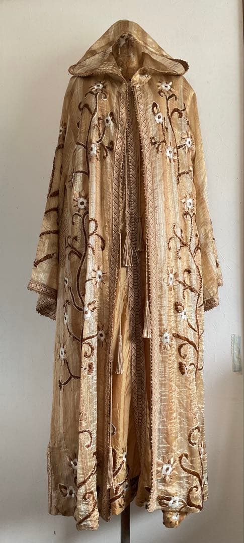 ヴィンテージ！モロッコ・マラケッシュ」の伝統衣装「ジェバラ(インナ−付)」