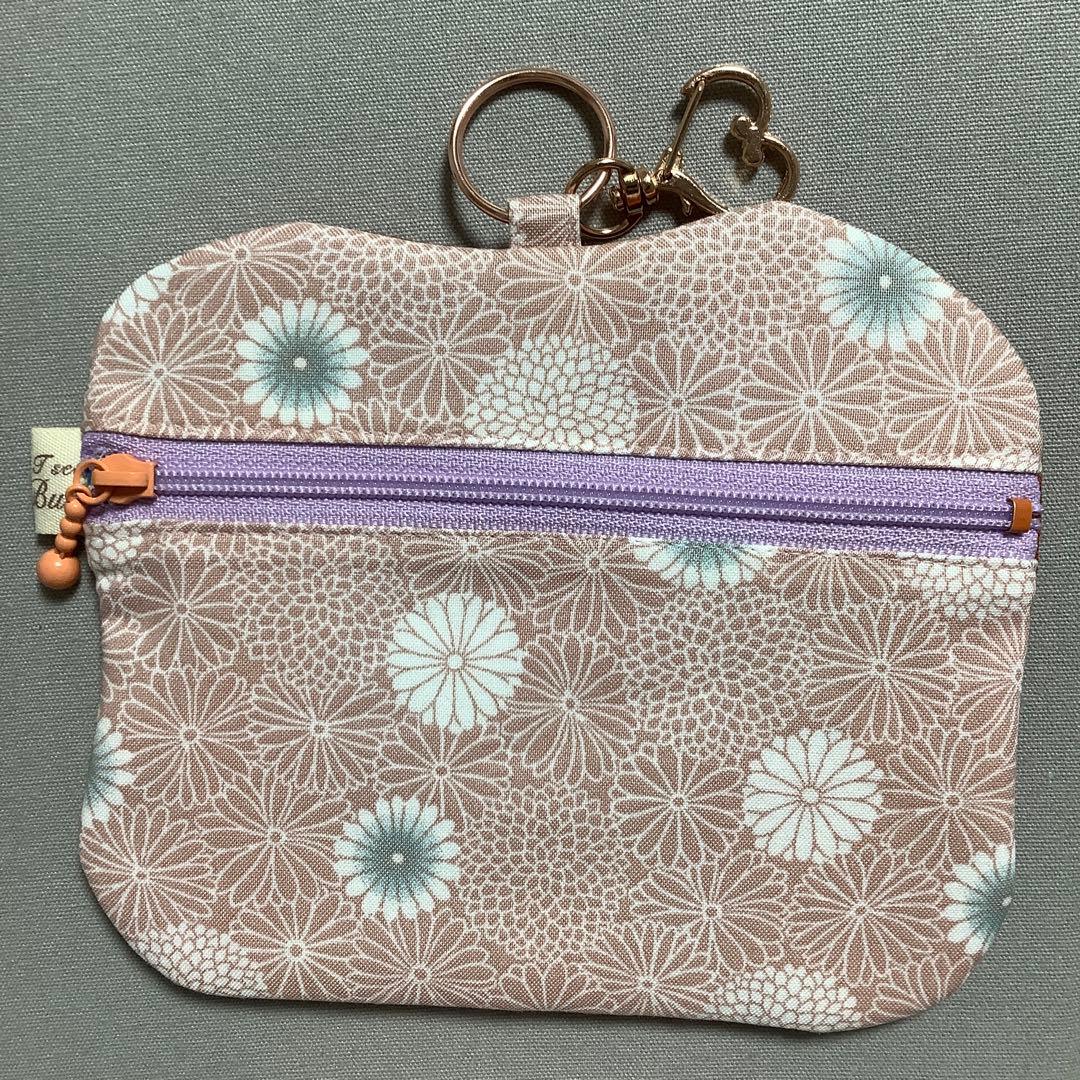 ハンドメイド　フラットポーチ　マスコットポーチ　パネル生地　ポメラニアン