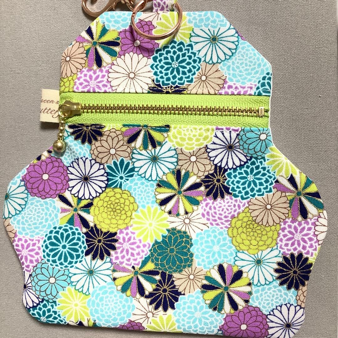 ハンドメイド　フラットポーチ　マスコットポーチ　パネル生地　ポメラニアン