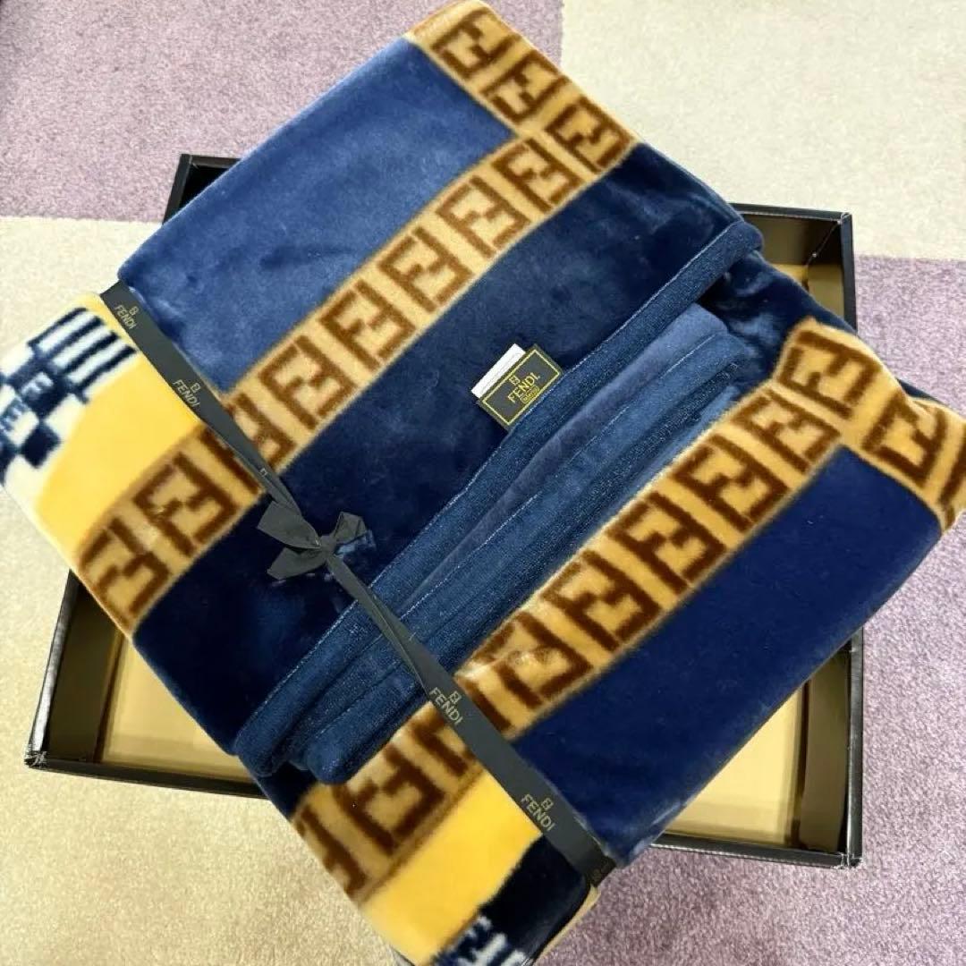 Fendi ハーフブランケット ネイビー