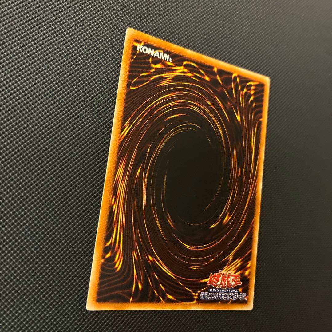 [極美品] 遊戯王　鎧黒竜-サイバー・ダーク・ドラゴン　レリーフ