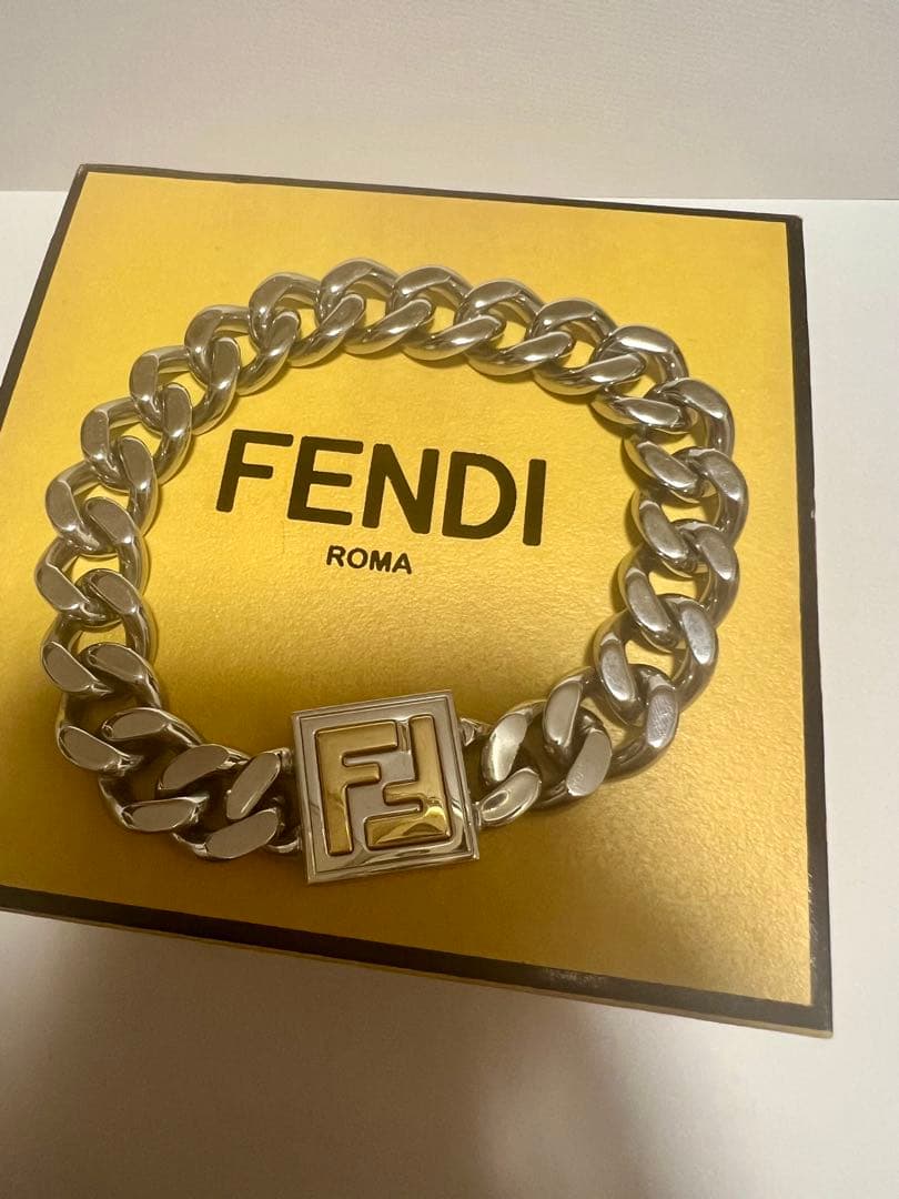【美品】【最終値下げ】FENDI FF ロゴ　ブレスレット　シルバー　Lサイズ