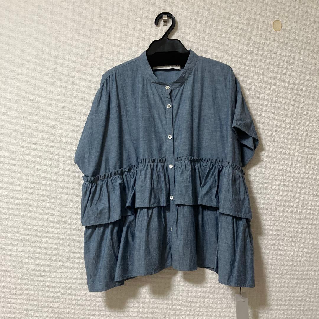 dahlia フリル付きシャンブレーシャツ