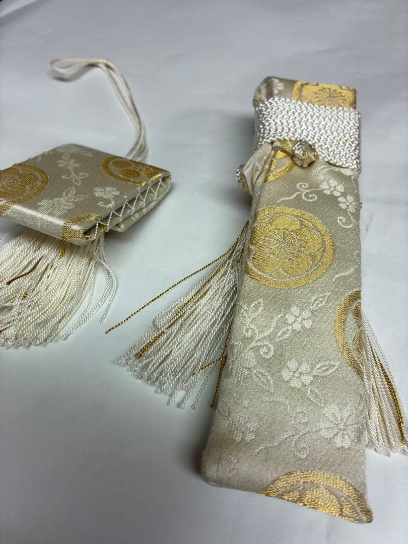 七五三　袴　生成りと金色(腰紐、お守り、懐刀付き)