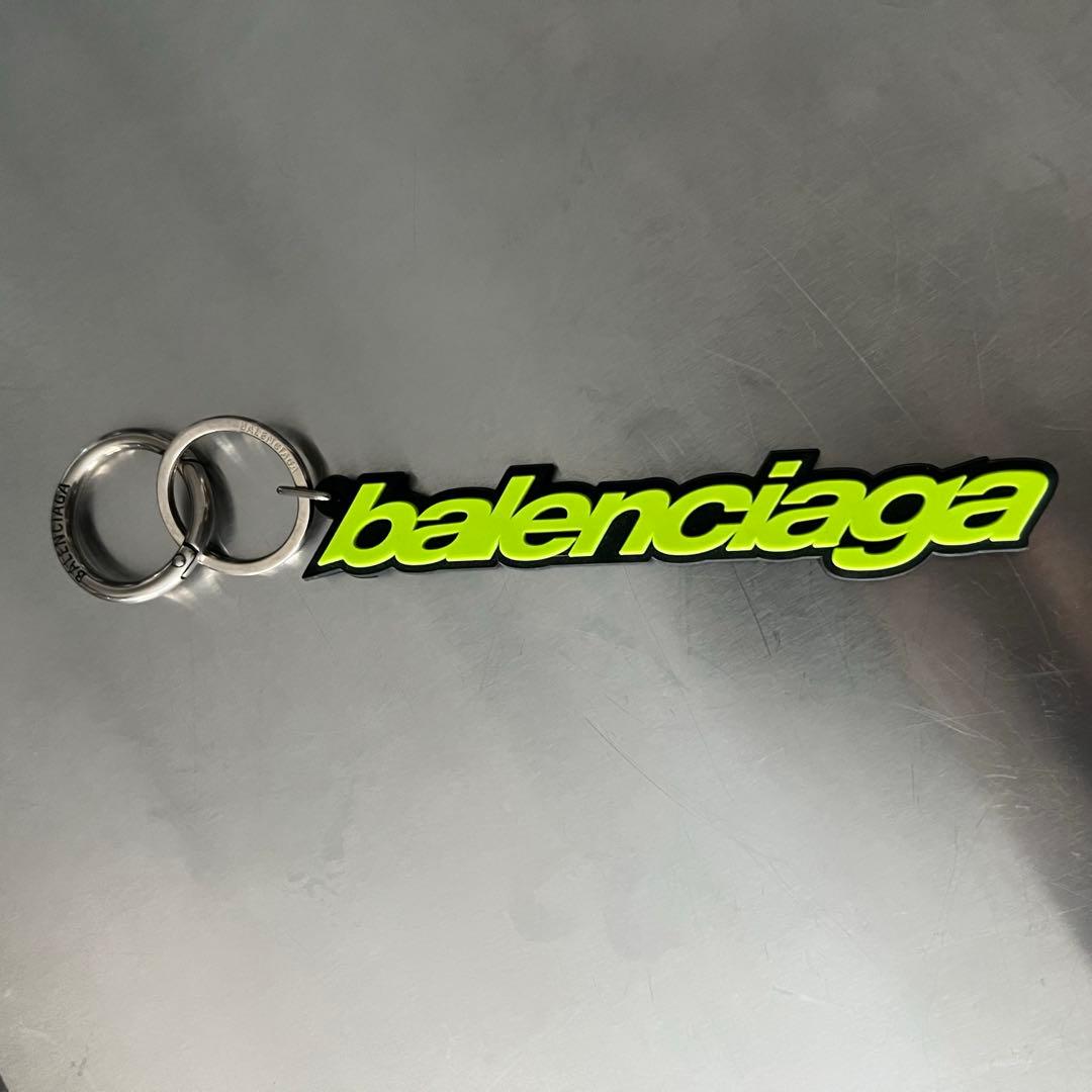 【早い者勝ち!】BALENCIAGA ロゴ ラバーキーホルダー イエロー 黄色
