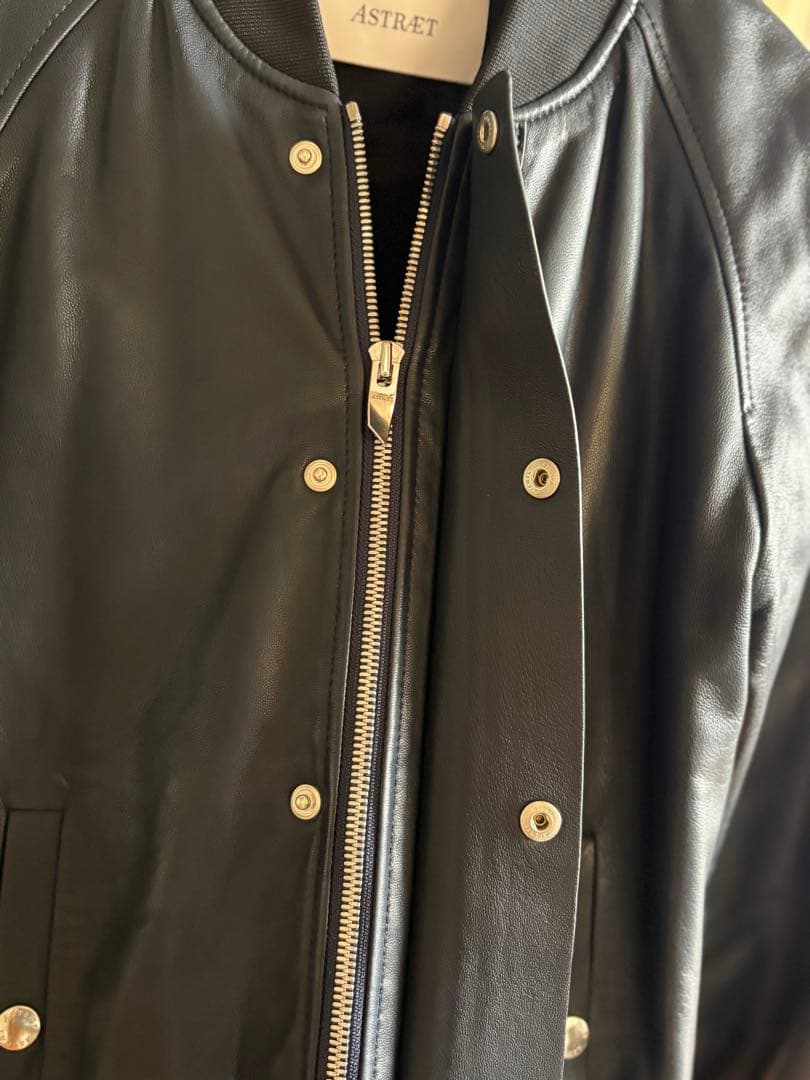 値下げ❗️ASTRÆT ネイビーレザーボンバージャケット