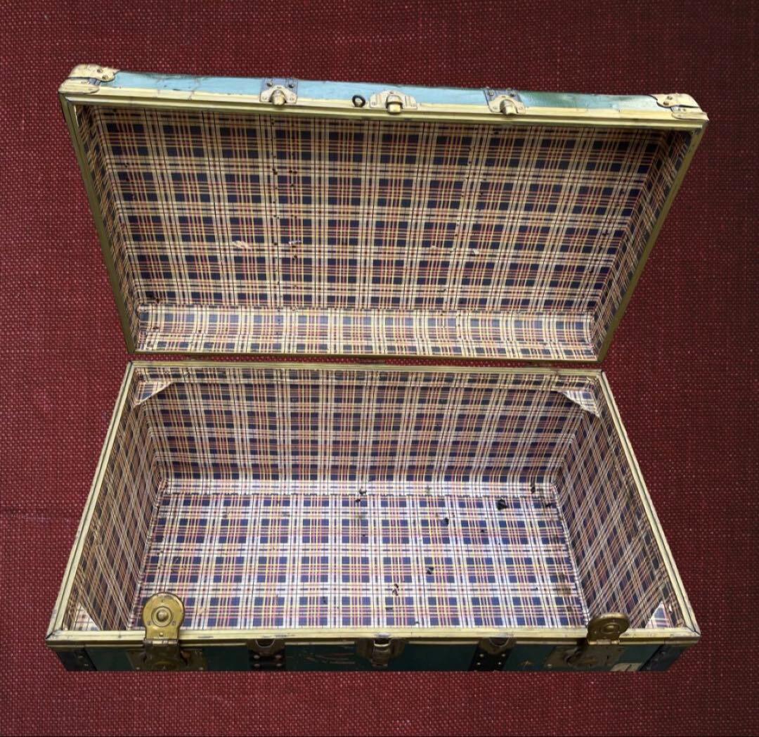 レトロな大きいビンテージトランク、洋館 収納ケース 。