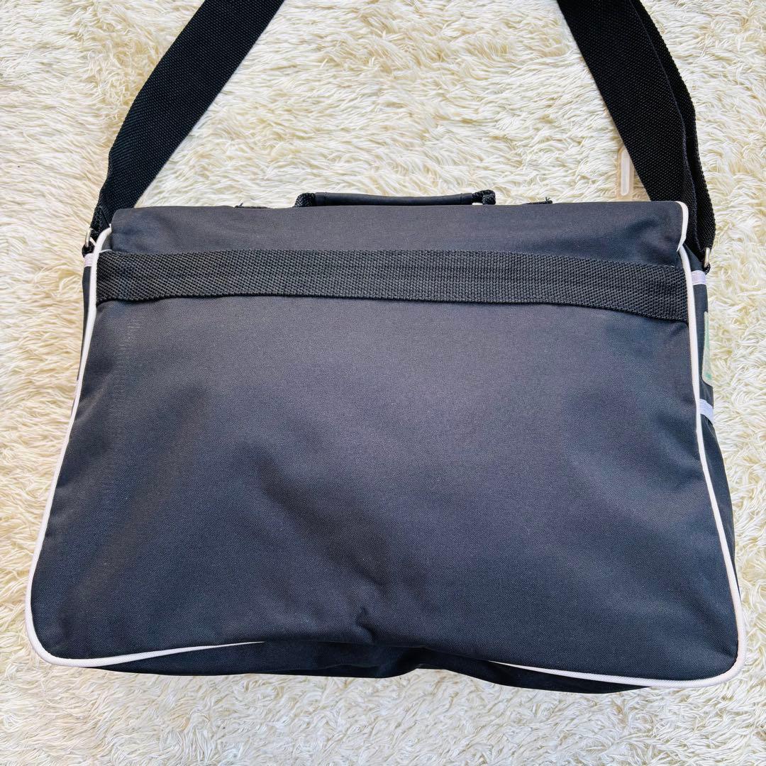 レア美品　ベネトン　メッセンジャーバッグ　FORMULA1 ヴィンテージ　黒