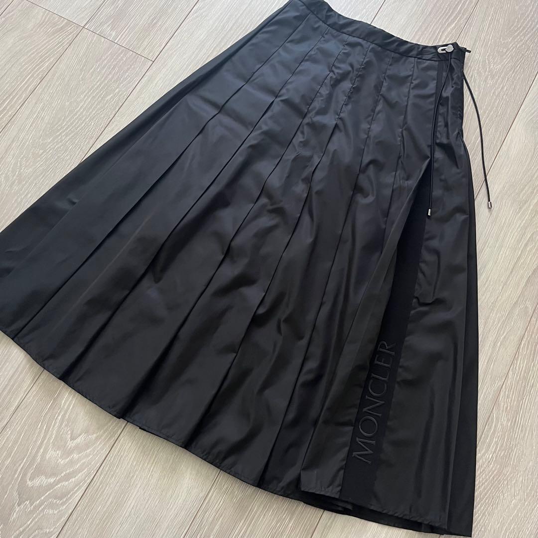 モンクレール　プリーツスカート