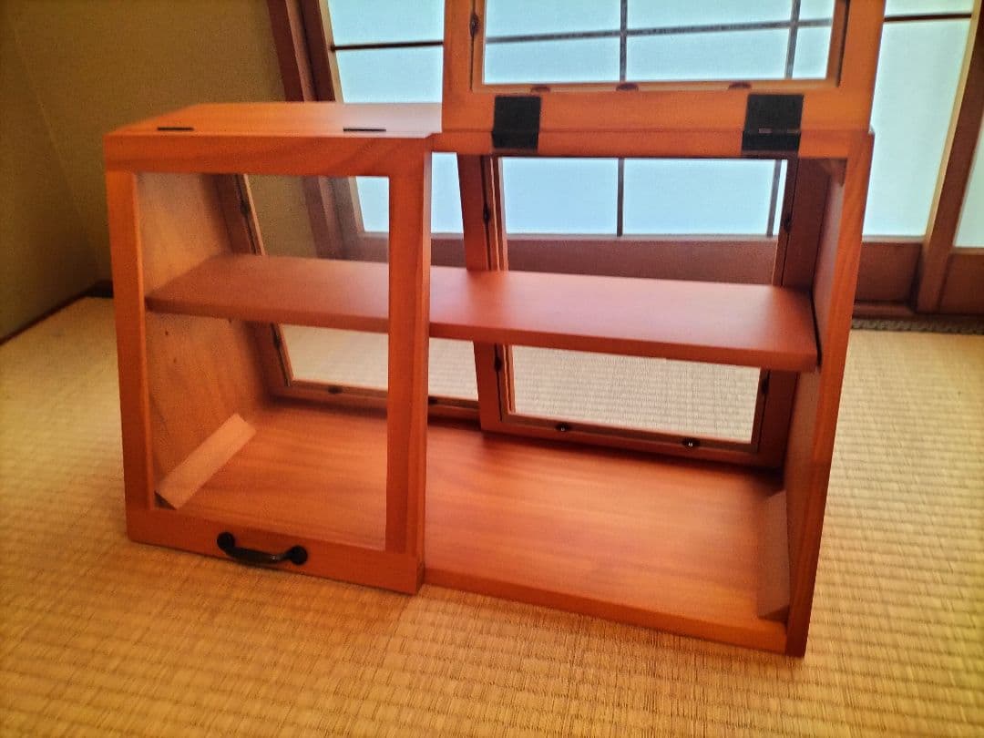 高さが変えられる木製ラック☆ガラス扉4面◇1/3