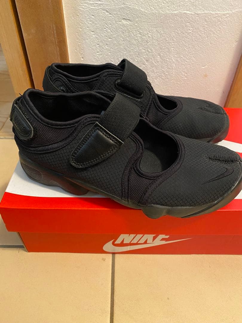 ナイキ エアリフト オールブラック 24cm 足袋 トゥモローランド