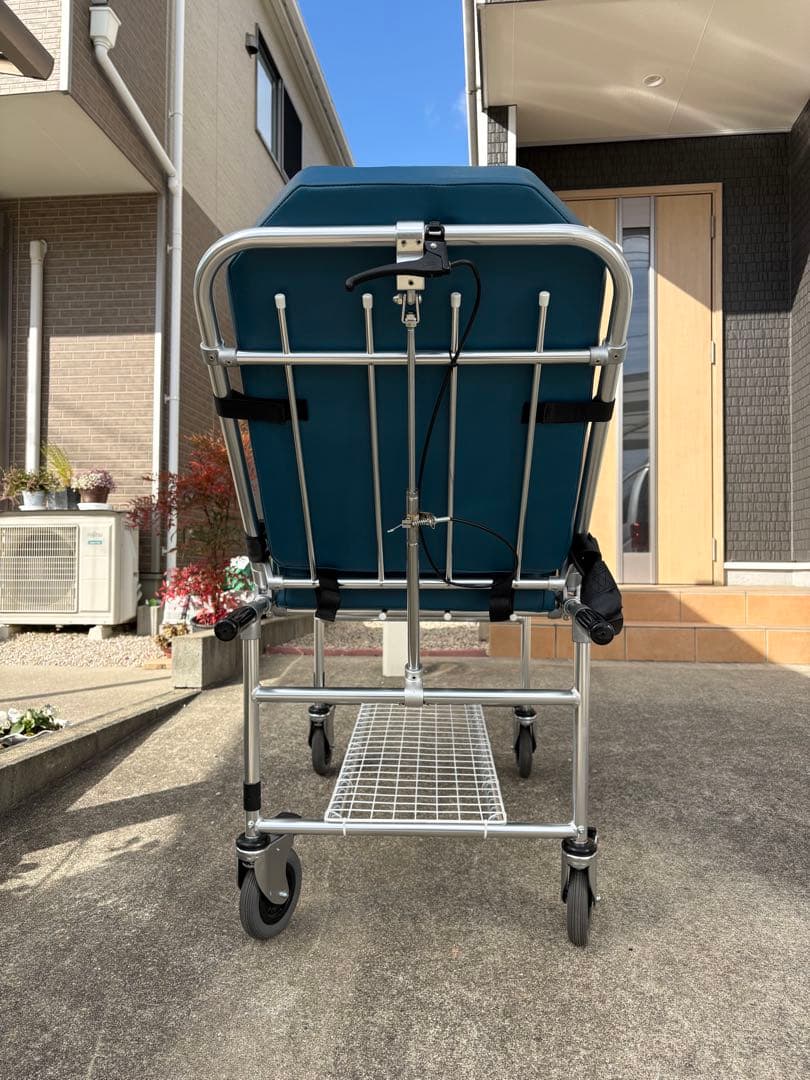 トヨタ純正ストレッチャー　車載（松永製作所製）