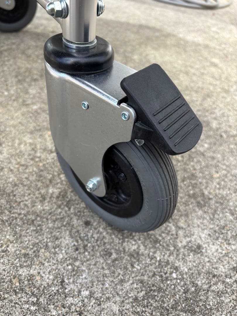 トヨタ純正ストレッチャー　車載（松永製作所製）