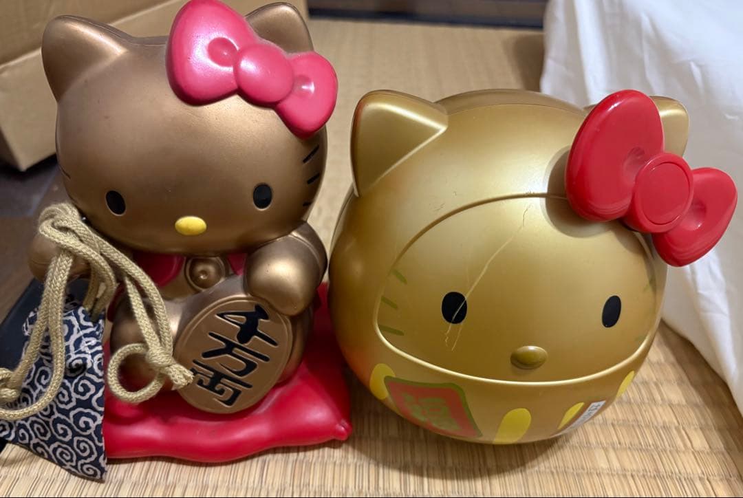 ハローキティ　時計＋貯金箱おみくじ付き　招き猫 だるま　さんりお屋　はろうきてぃ