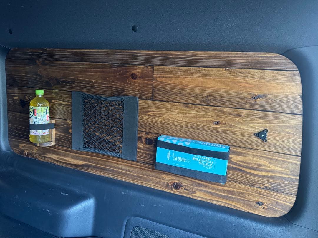 吸盤仕様完成！！　ハイエース　窓埋めパネル左右セット　人気のウォールナット