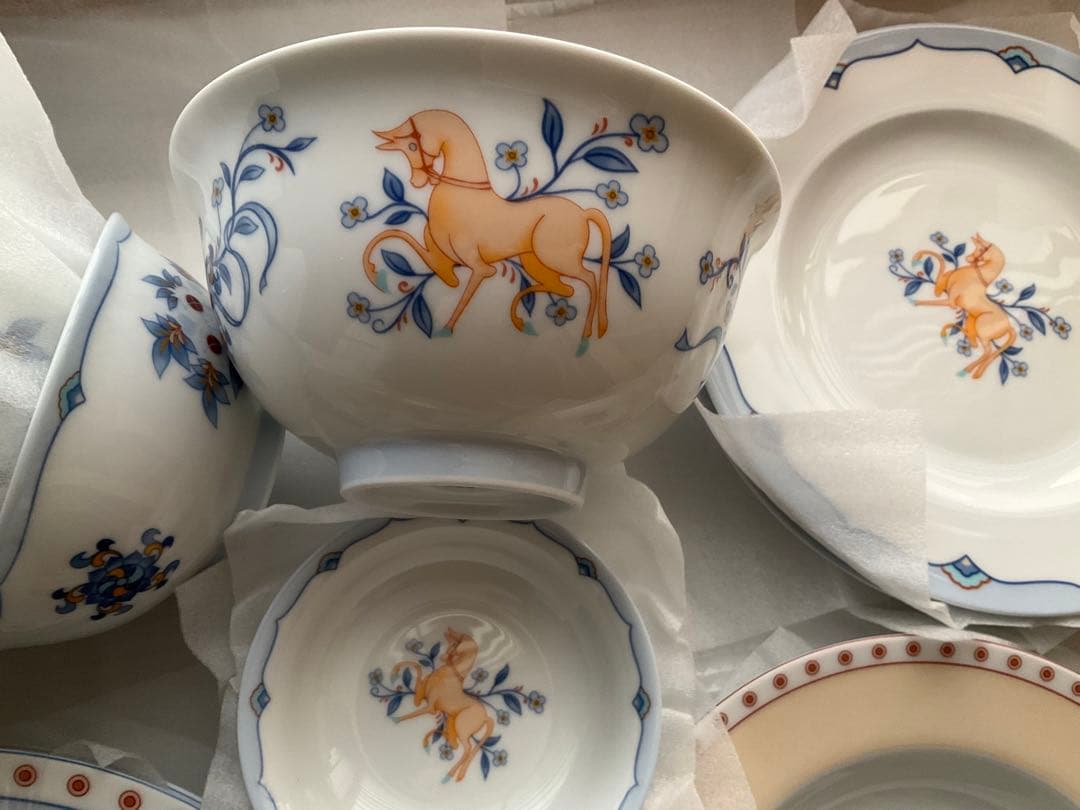 馬　食器17点セット　午年　新年　中国製　景徳鎮産　陶溪川　皿　碗