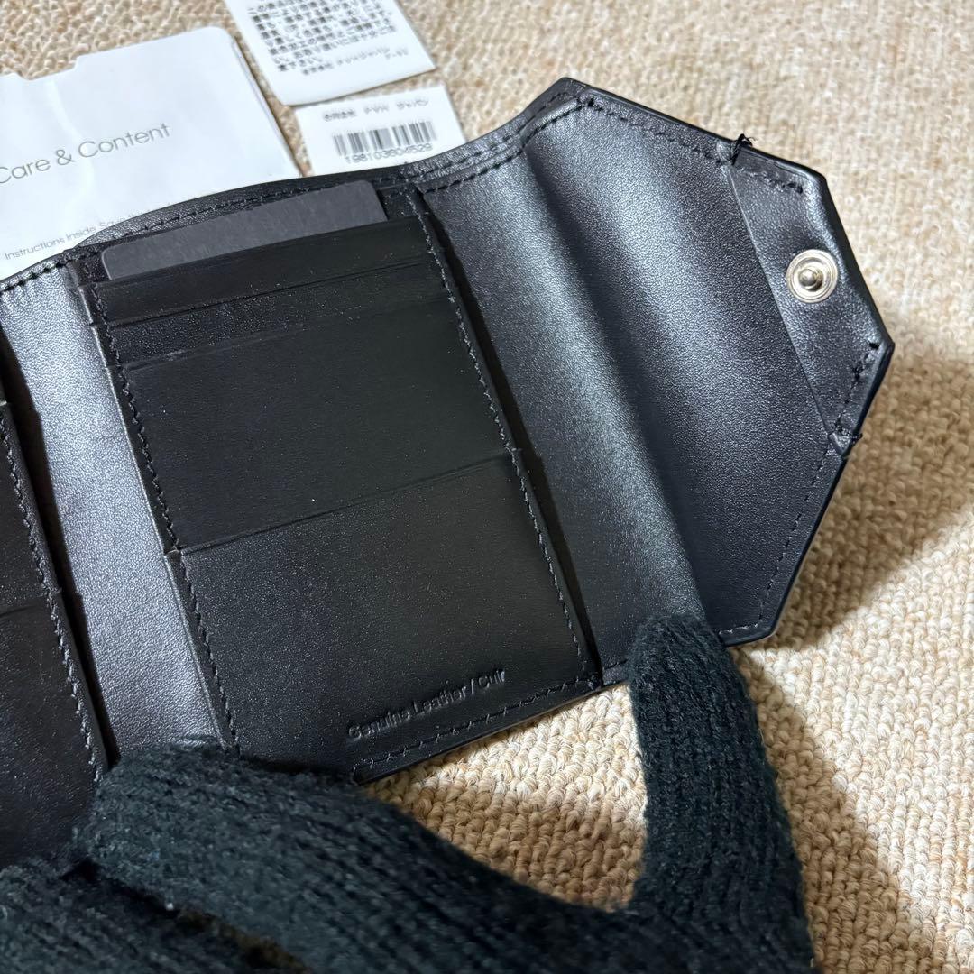 【新品】  レザーエンボス エンベロープ ウォレット