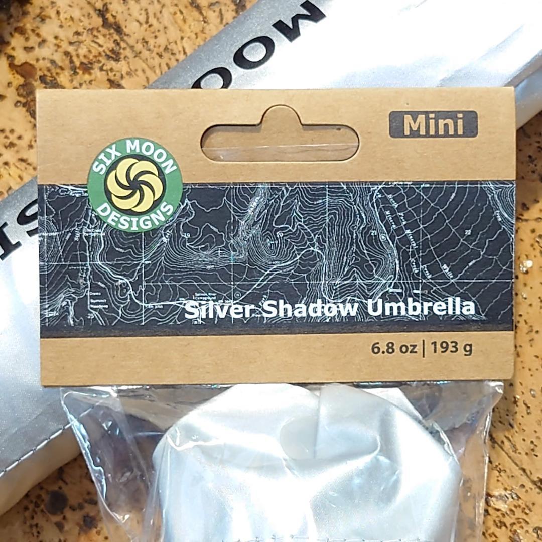 山は秋冬も紫外線が強い　シックスムーンデザインズ　カーボン　折りたたみ傘