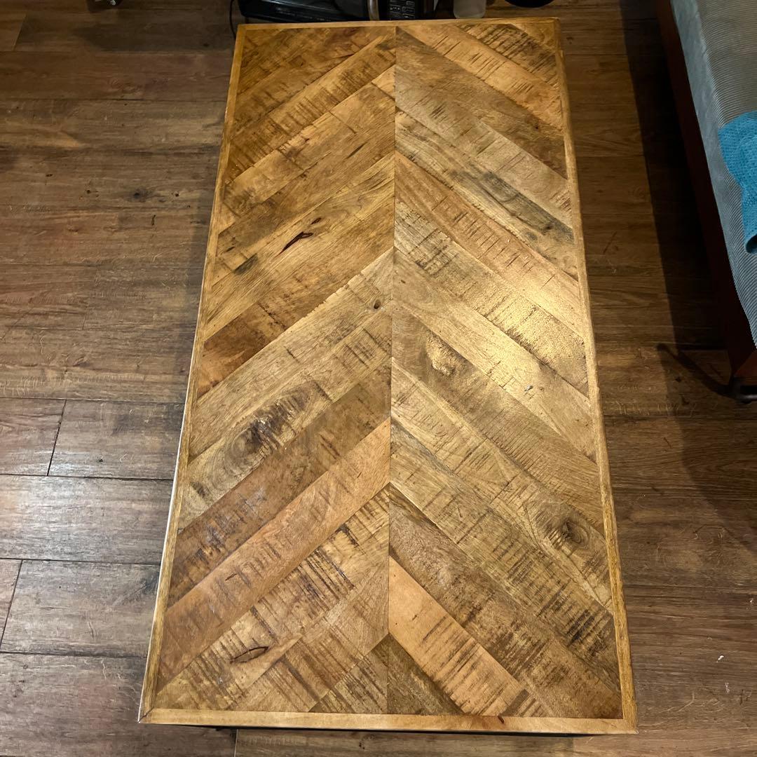 木製ヘリンボーンテーブル