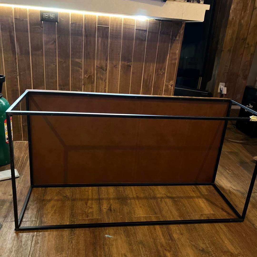 木製ヘリンボーンテーブル