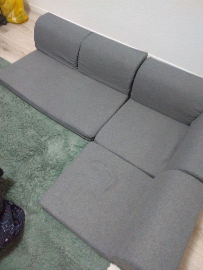 グレーのモジュラーソファ