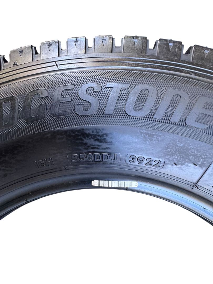 送料込ブリヂストンVL10 スタッドレスタイヤ 15インチ 2022年製造