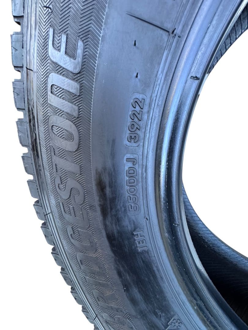 送料込ブリヂストンVL10 スタッドレスタイヤ 15インチ 2022年製造