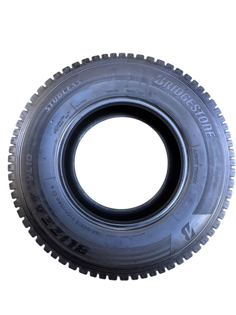 送料込ブリヂストンVL10 スタッドレスタイヤ 15インチ 2022年製造