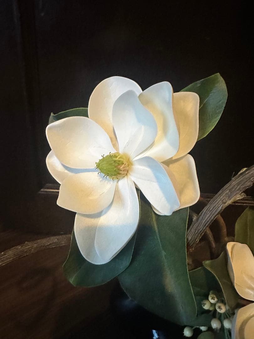 エミリオロバ　ホワイトマグノリアのアートフラワーアレンジメント造花　創作