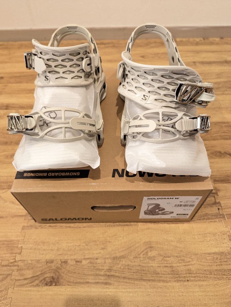 新品未使用　SALOMON サロモン　HOLOGRAM　ホログラム　サイズM