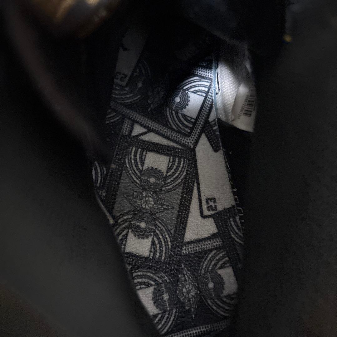 Nike Air Jordan 1 Retro High OG イエローオークル