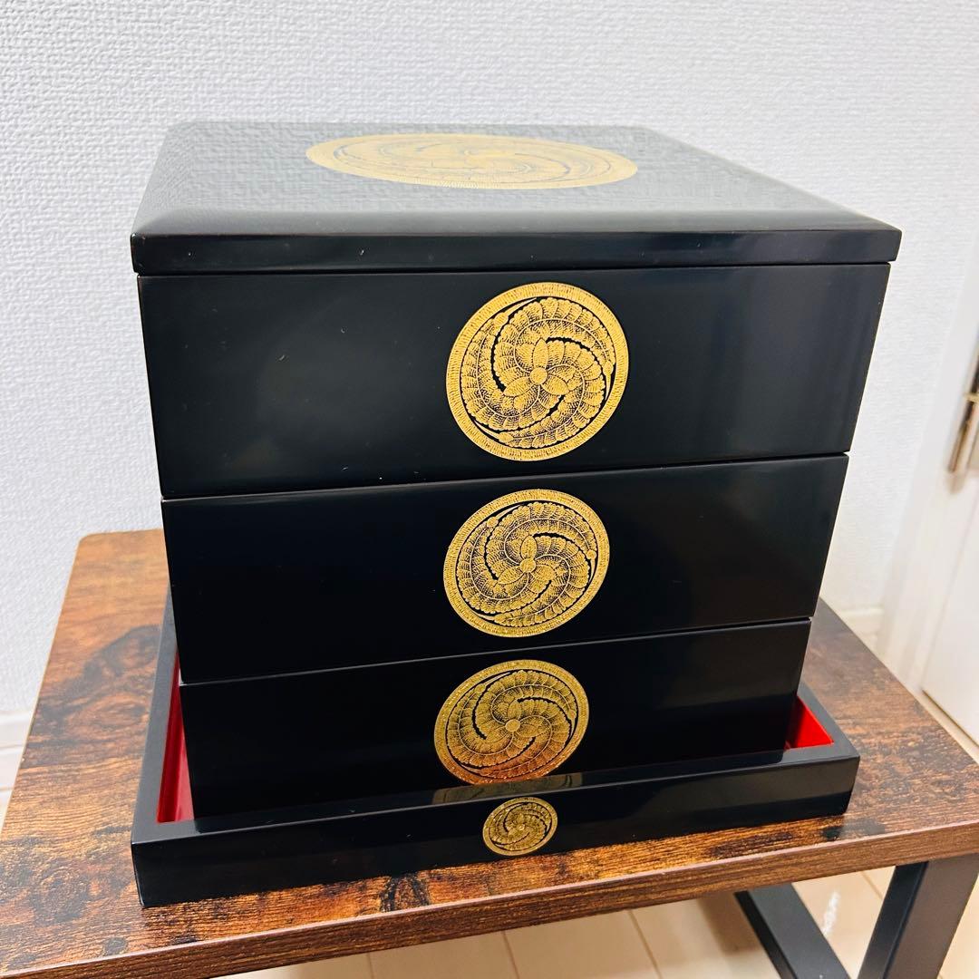 未使用/長期保管品　輪島塗　三段重箱　大角横綱堂　木箱入り　金蒔絵　内朱塗り