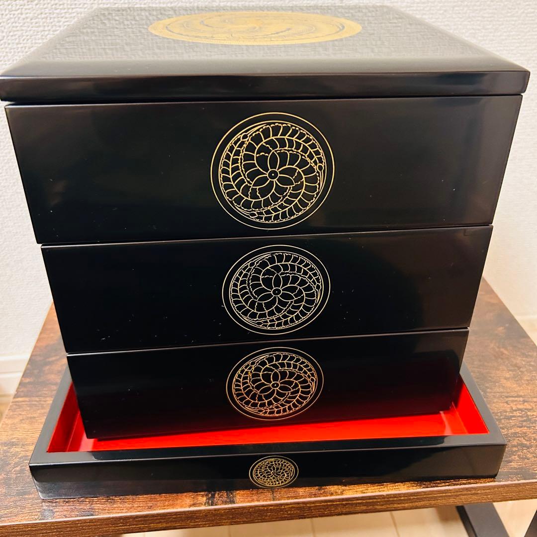 未使用/長期保管品　輪島塗　三段重箱　大角横綱堂　木箱入り　金蒔絵　内朱塗り